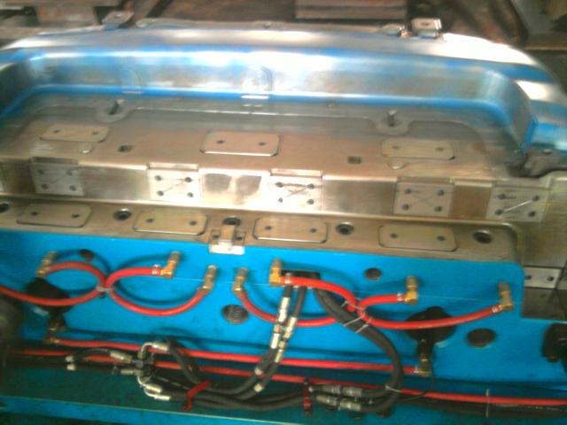 供應(yīng)北汽威旺汽車后保險杠模具總成，保險杠模具廠家，模具制造商