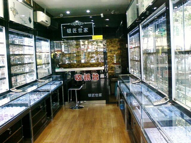 青島店鋪展柜制作青島商場(chǎng)展柜制作圖片