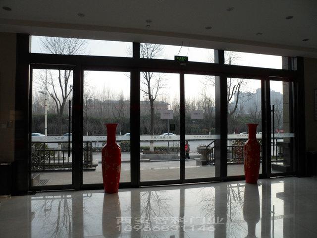 供應(yīng)黑鈦不銹鋼邊框玻璃自動門