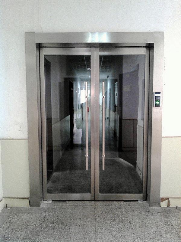 供應(yīng)刷卡玻璃地彈門(mén)