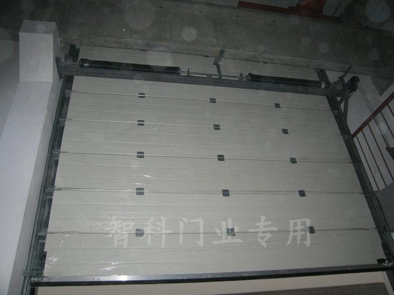 供應(yīng)西安工業(yè)提升門廠