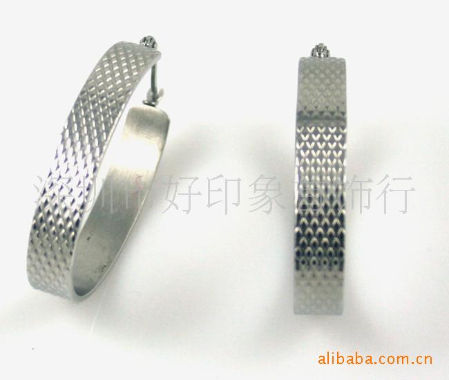 供應(yīng)超時(shí)尚耳環(huán) 立體感*的閃光時(shí)尚耳環(huán)