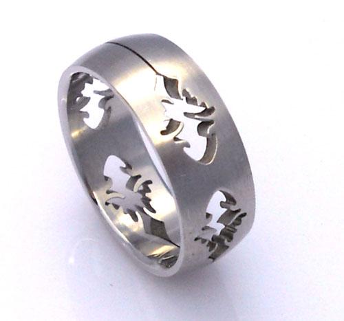 供應(yīng)情侶戒指 流行鏤空戒指 不銹鋼手飾 鈦鋼指環(huán)