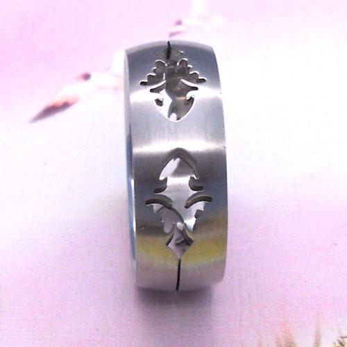 供應(yīng)情侶戒指 流行鏤空戒指 不銹鋼手飾 鈦鋼指環(huán)