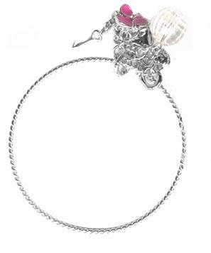 供應(yīng)學(xué)院風(fēng)手鐲 鑲嵌多掛飾的不銹鋼手鐲 時(shí)尚手鐲