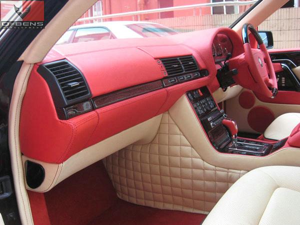 汽車內(nèi)飾真皮座椅方向盤頂棚圖片