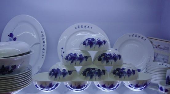 供應(yīng)骨瓷餐具加工生產(chǎn)特制定做定制批發(fā)景德鎮(zhèn)陶瓷餐具廠家報(bào)價(jià)案例圖片