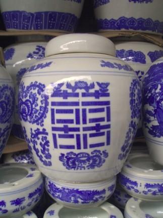 供應(yīng)批發(fā)景德鎮(zhèn)陶瓷喜字壇泡菜腌菜壇酒壇棗子罐臊子肉罐加工訂制定做