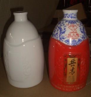 供應(yīng)開發(fā)設(shè)計(jì)瓷器陶瓷酒瓶扁壺型酒瓶麥桿畫酒瓶瓷瓶定做訂制加工酒壇價(jià)格
