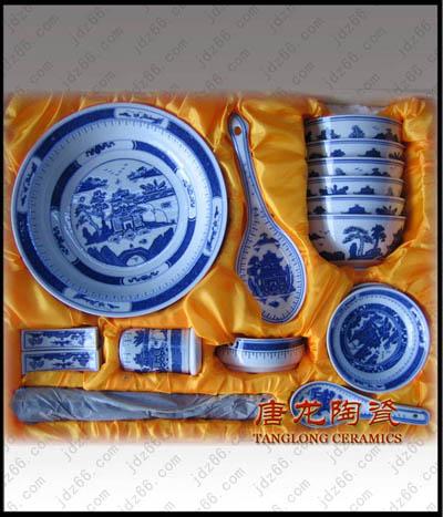 供應(yīng)傳統(tǒng)青花玲瓏景德鎮(zhèn)經(jīng)典青花玲瓏碗玲瓏餐具