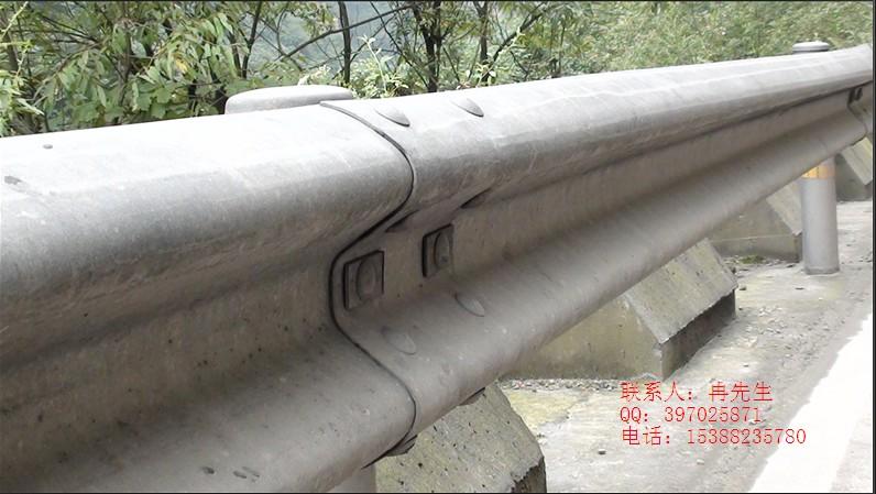 波形护栏公路防护栏防撞栏图片