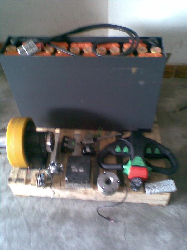 全電動(dòng)叉車電池圖片