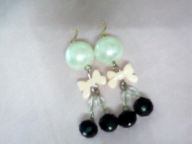 供應(yīng)個(gè)性耳環(huán)