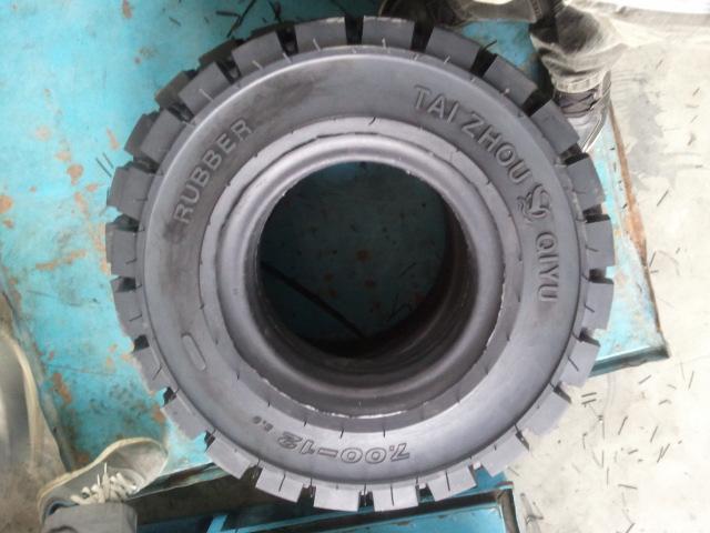 供應(yīng)臺州叉車實心輪胎廠家，臺州叉車實心輪胎價格，臺州叉車實心輪供應(yīng)商
