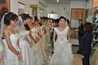 供應(yīng)龍巖哪里有影樓化妝培訓(xùn)？？