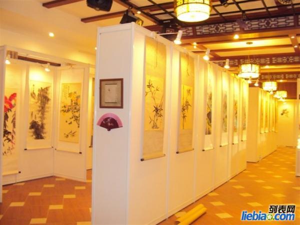 供應(yīng)八棱柱展架展板展屏展墻租賃