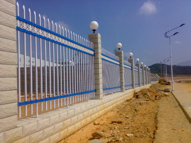 供應福建哪里的伸縮門鐵藝網片隔柵B型圍欄價格