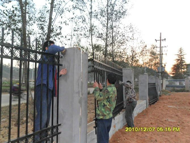 供應福建哪里的伸縮門鐵藝網片隔柵B型圍欄價格