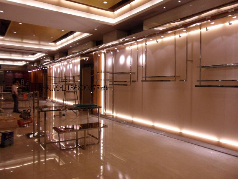 供應(yīng)海南服裝服飾展示柜