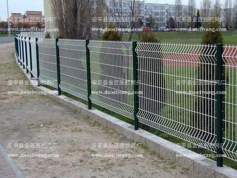 供應廠區(qū)圍墻鐵絲網廠家、廠區(qū)圍墻鐵絲網價格、廠區(qū)圍墻鐵絲網定做
