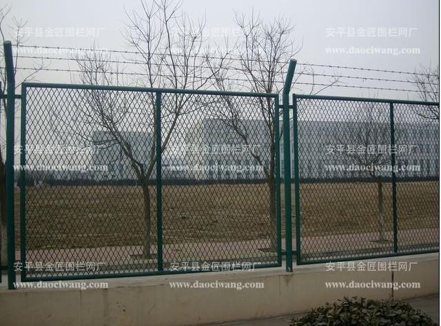 金匠鋼格板護(hù)欄圖片