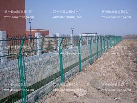 供應(yīng)廣西道路隔離網(wǎng)鐵絲網(wǎng)