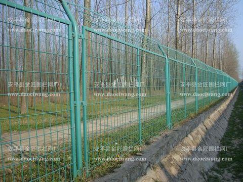 供應(yīng)廣西道路隔離網(wǎng)鐵絲網(wǎng)