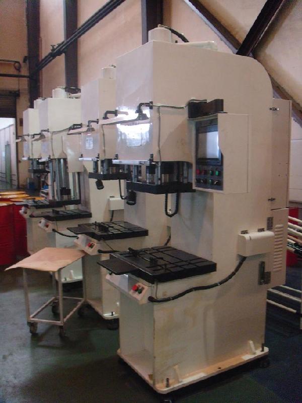 數(shù)控液壓機(jī)圖片