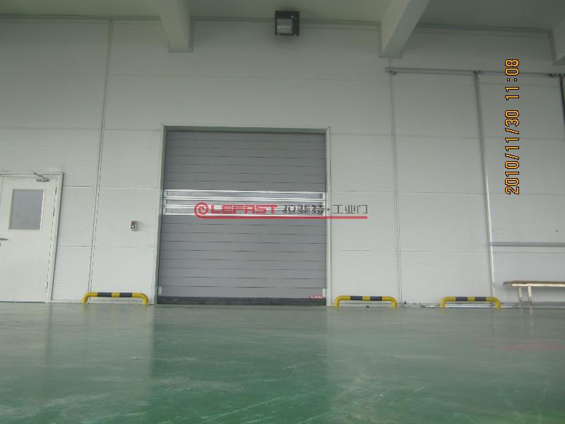 低門楣快速節(jié)能門圖片