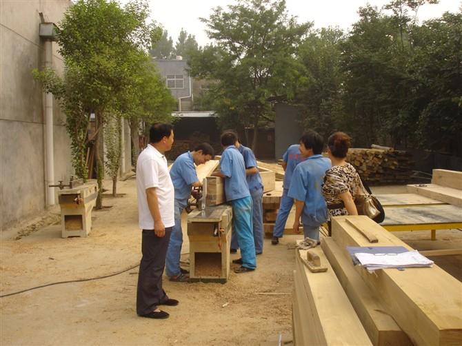 東北榆木原木門生產(chǎn)廠家圖片