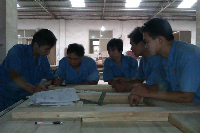 供應(yīng)東北榆木原木門生產(chǎn)總部/雅奇木業(yè)生產(chǎn)總部