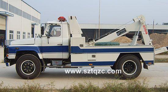 東風(fēng)尖頭清障車圖片