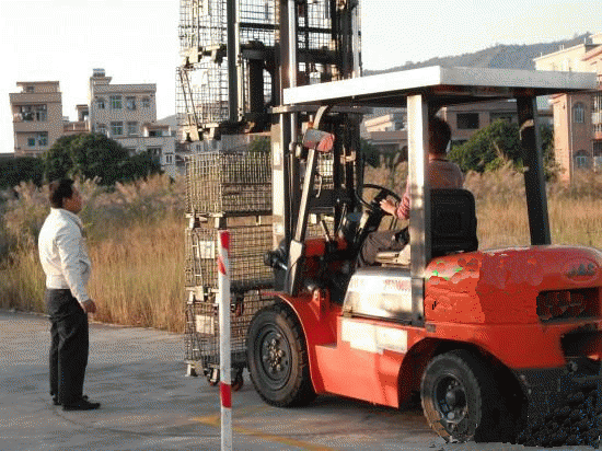 叉車培訓學校  叉車培訓去哪里  叉車培訓技術學校 【保定虎振技工學校】
