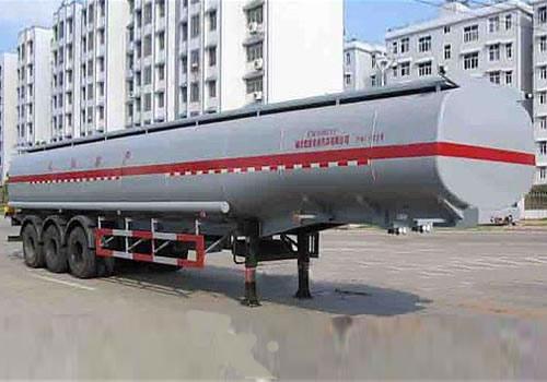 華威三橋運油半掛車圖片