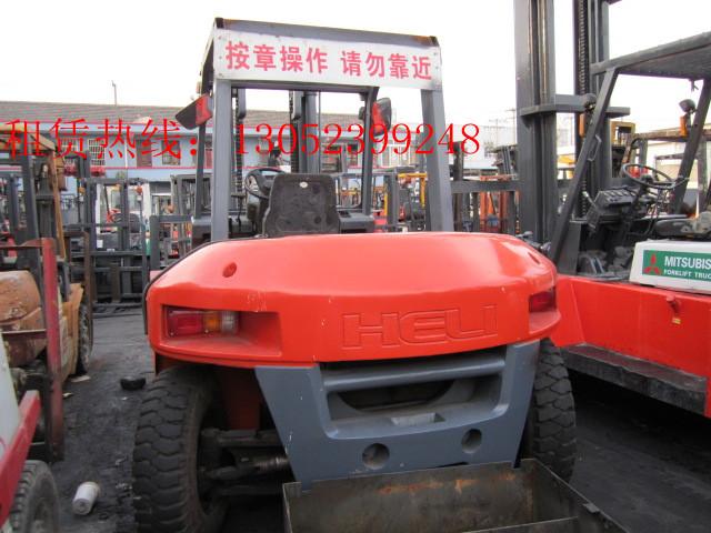 　叉車(chē)租賃業(yè)務(wù)：叉車(chē)出租2-15噸叉車(chē)出租，1--3噸電瓶叉車(chē)出