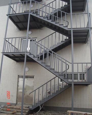 供應(yīng)鋼結(jié)構(gòu)隔層常州報(bào)價(jià)，鋼結(jié)構(gòu)隔層施工常州，鋼結(jié)構(gòu)隔層安裝施工。