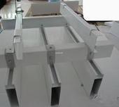 鋁方通U型,鋁方通掛片天花具有通透的結(jié)構(gòu),優(yōu)良的排氣效果,采用U型