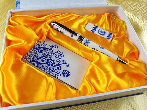 供應青花瓷會議禮品*批發(fā)商