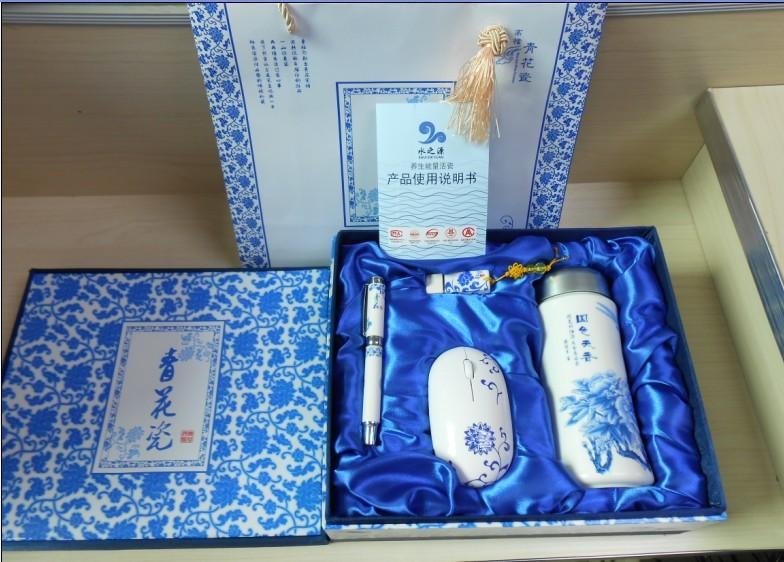 供應(yīng)*商務(wù)禮品青花瓷保溫杯商務(wù)套裝  U盤定制批發(fā)