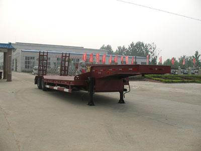 湖北隨州低平板半掛挖機(jī)運(yùn)輸車(chē)圖片