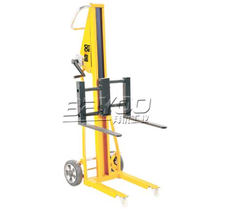 手搖堆高車機(jī)械式堆高車手動堆高車手動液壓叉車