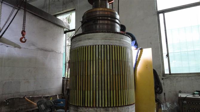 直流電機維修現(xiàn)場檢修設施圖片