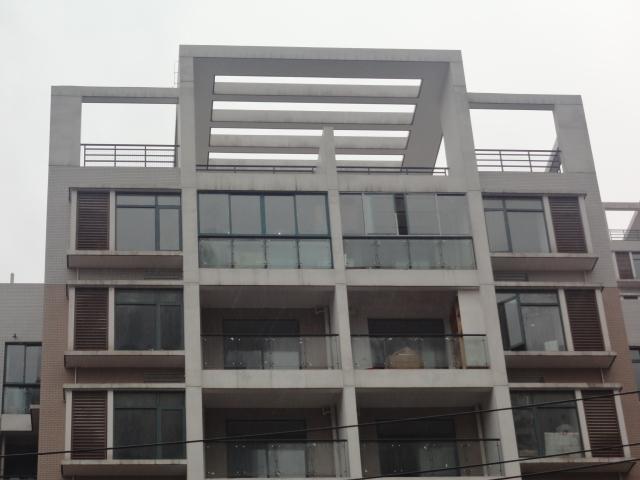 供應(yīng)湖北武漢彩鋁門(mén)窗價(jià)錢(qián)