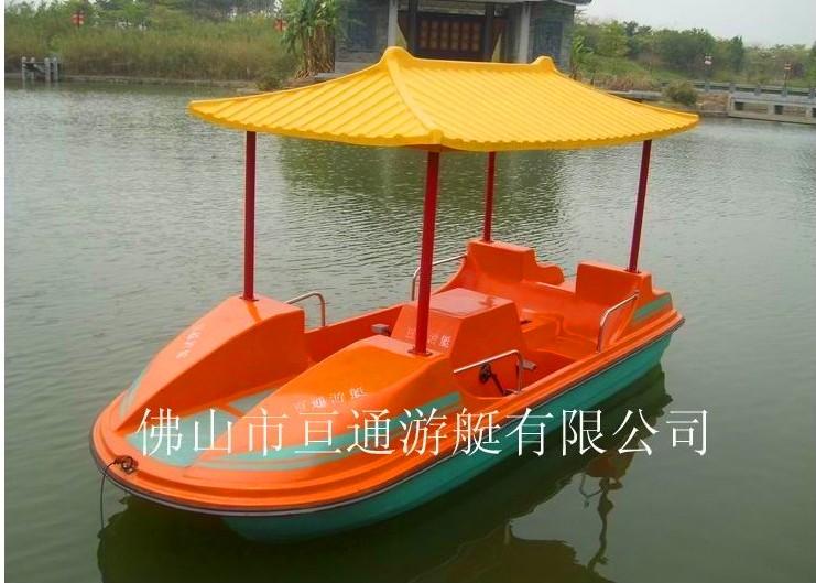 供應4人玻璃鋼仿古腳踏船，腳踏船生產(chǎn)廠家、腳踏船價格、4人腳踏船