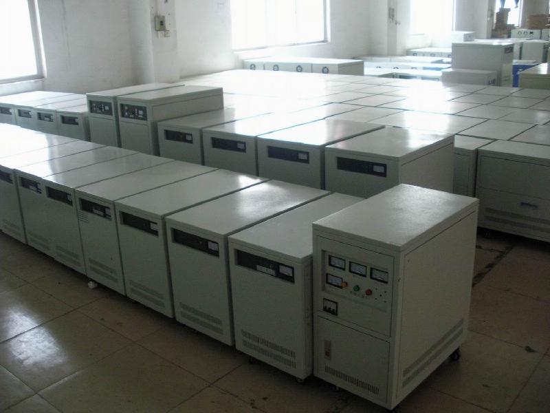 三相凈化穩(wěn)壓器圖片