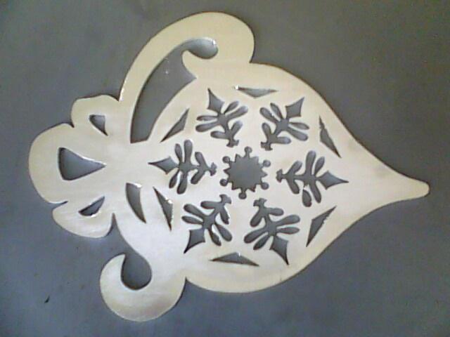 供應(yīng)樹(shù)脂飾品吊牌掛件激光切割加工