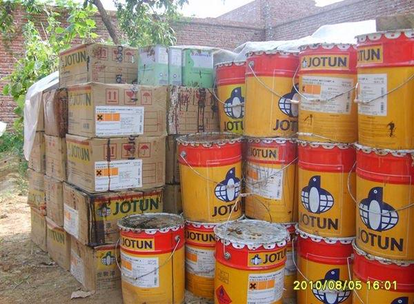 大量回收各種型號廢舊瀝青專業(yè)清理瀝青罐