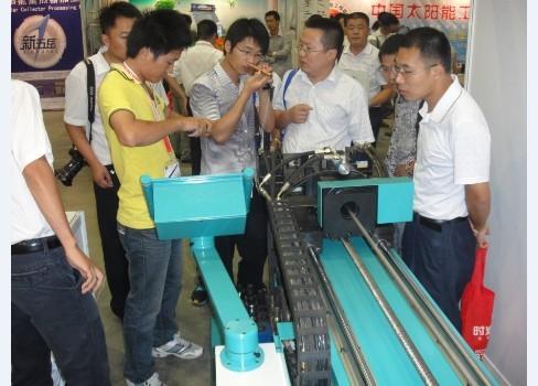 集流管沖孔機(jī)圖片