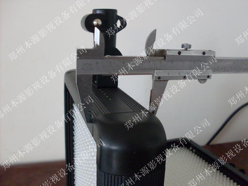 供應(yīng)LED600影視燈具演播室燈可以作專業(yè)攝像攝影燈場景布光燈和補光