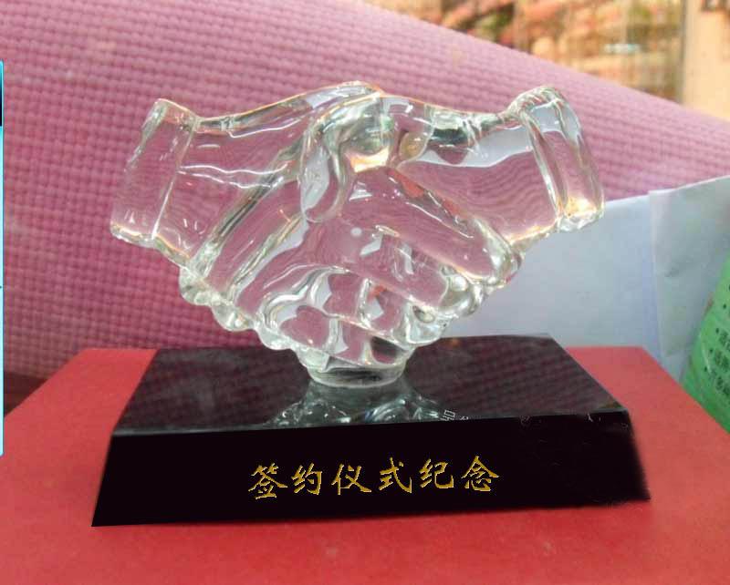 水晶握手同學(xué)聯(lián)誼會(huì)水晶紀(jì)念品握手水晶禮品